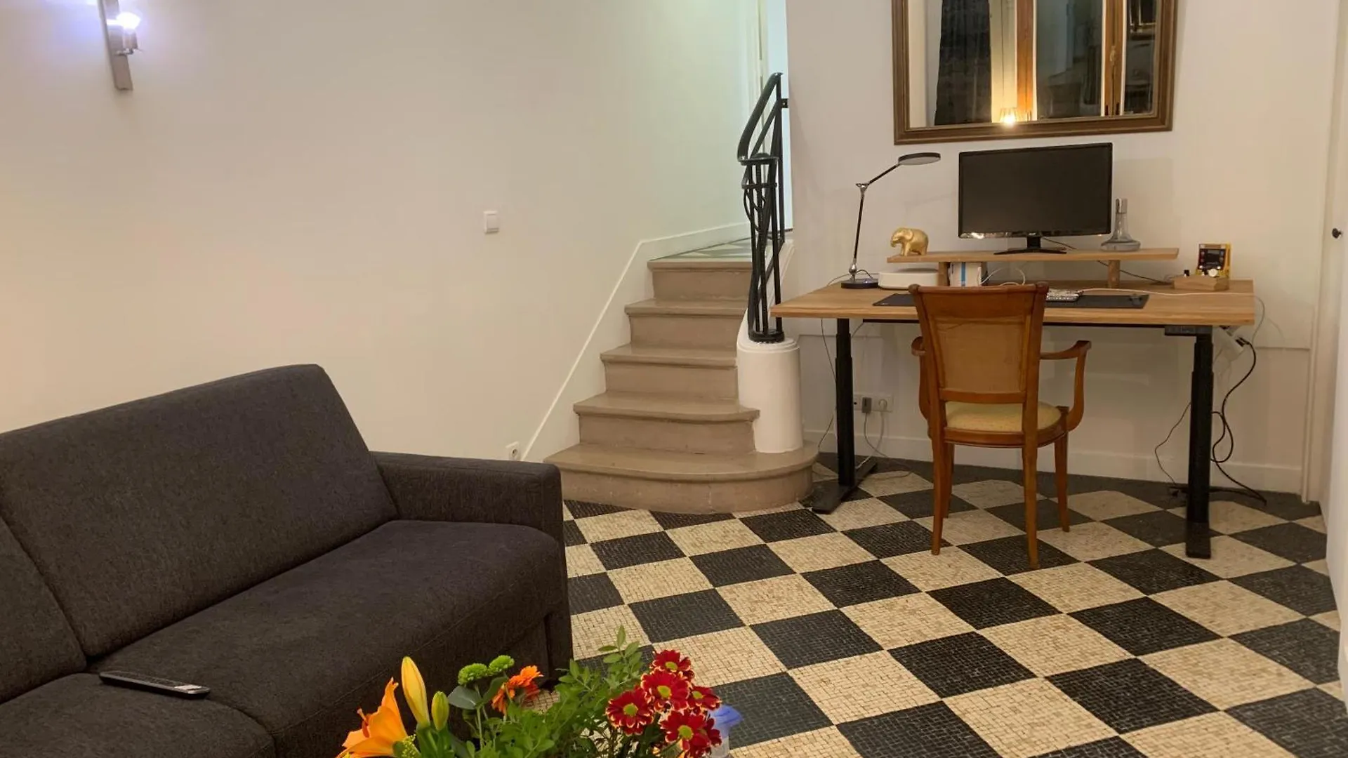 Pere Lachaise Apartment